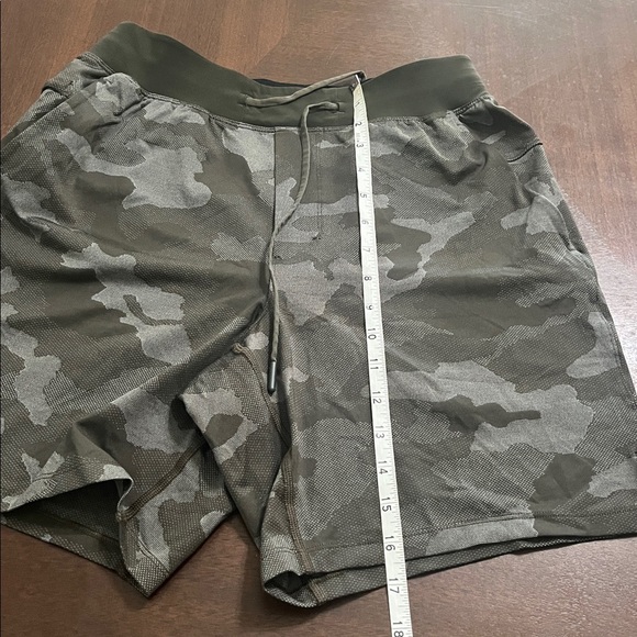 Lululemon men’s short - Picture 12 of 13